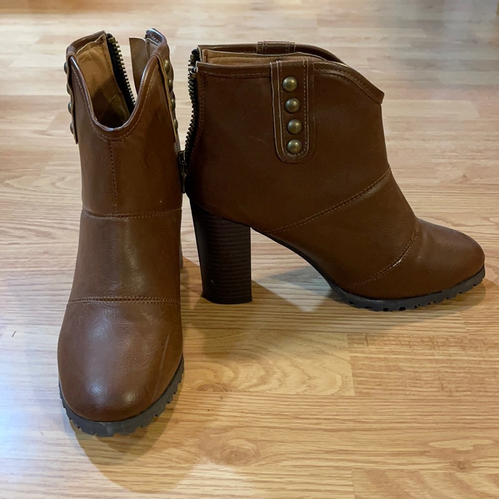 Seven 7 brown ankle boot brand new